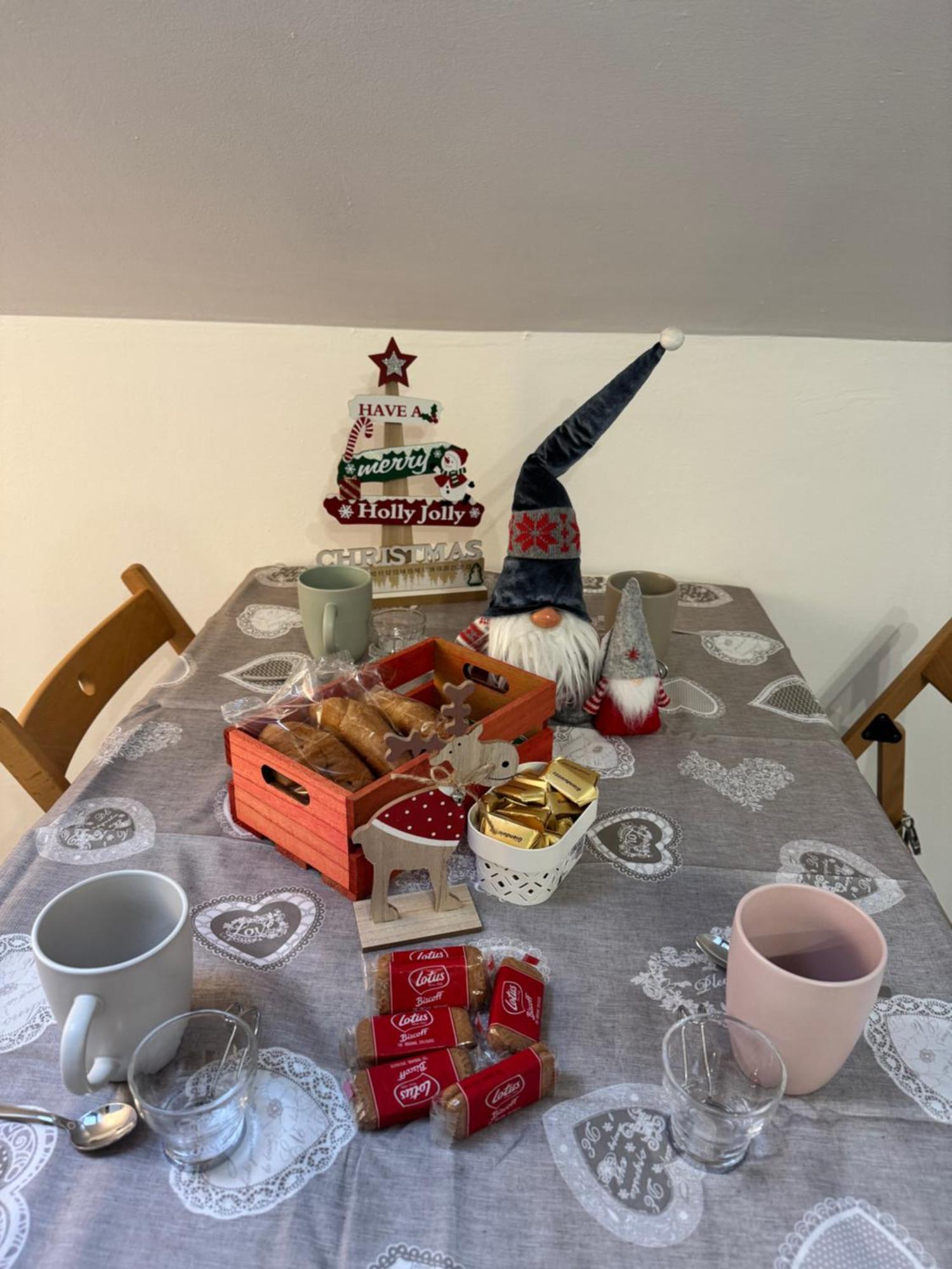 Tommy's Apartment *