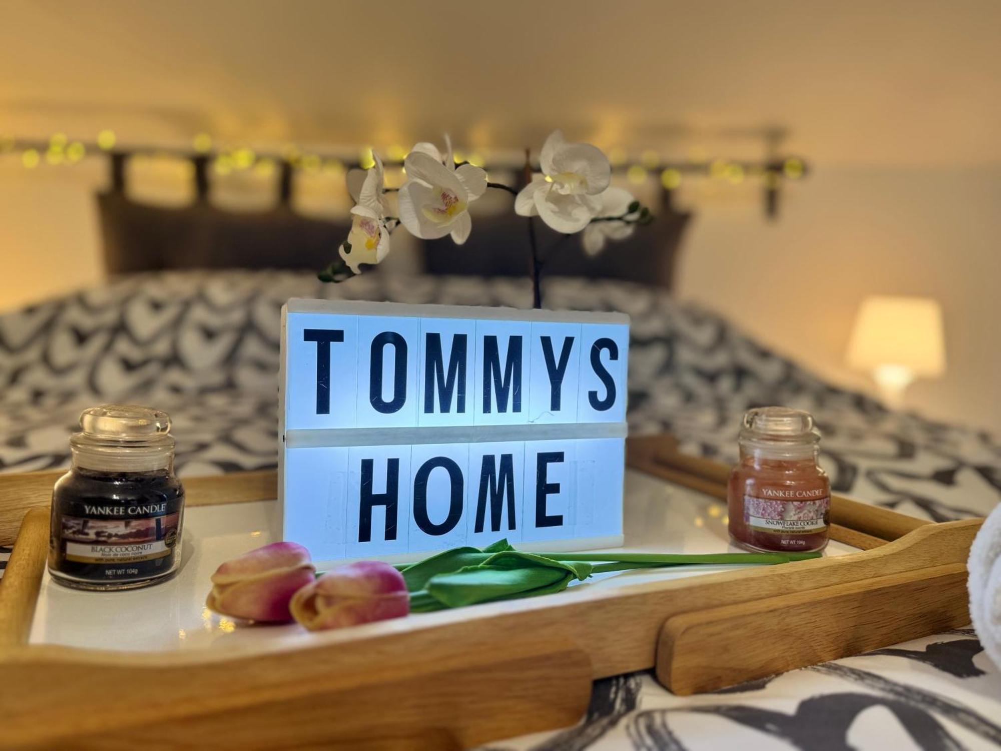 Tommy's Apartment *